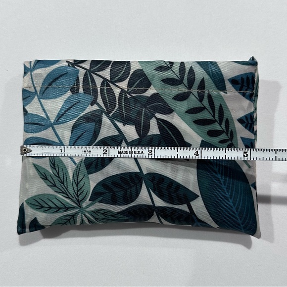 Reusable Foldable Leaf Print Shopping Bag - Picture 7 of 8
